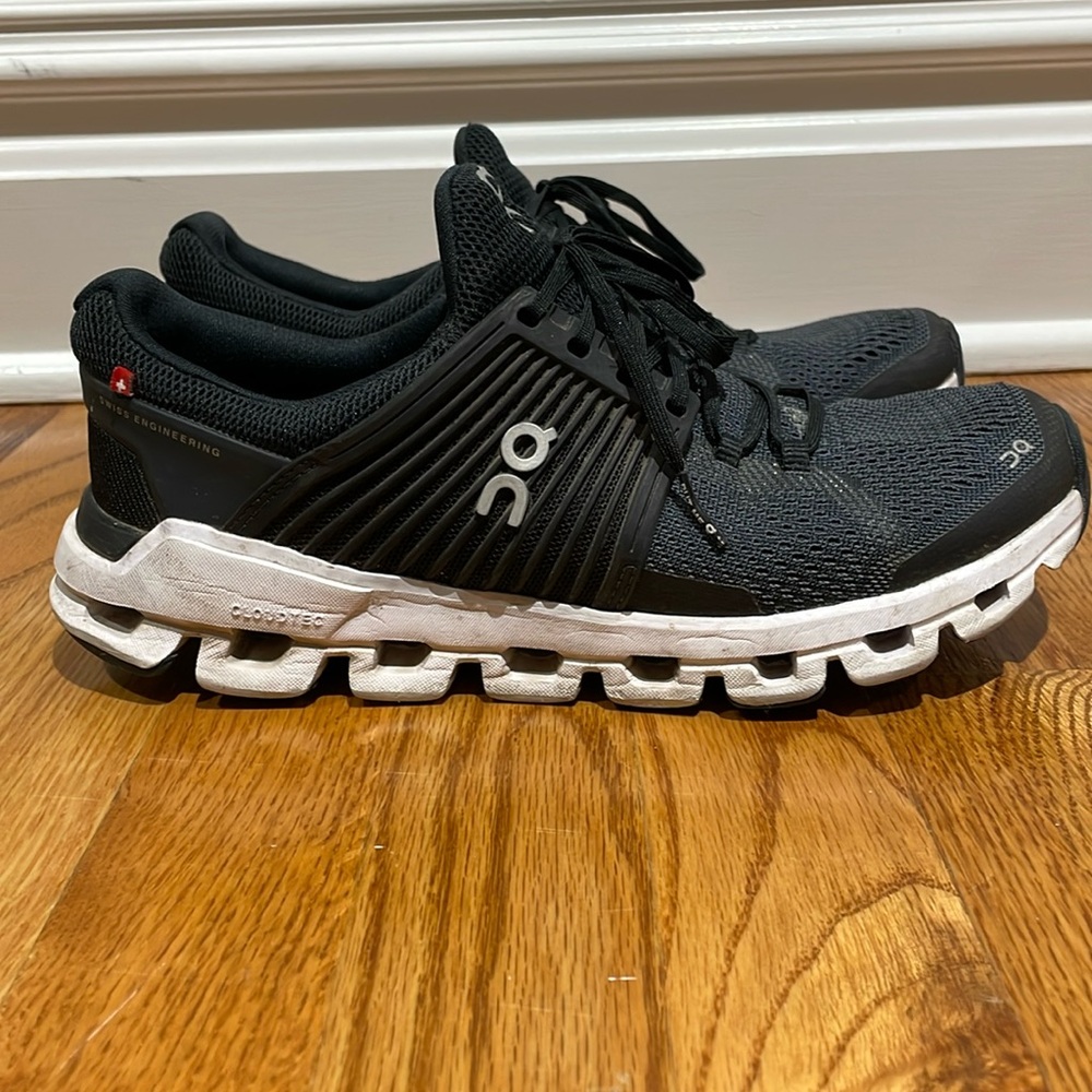On cloudtec women’s size 8